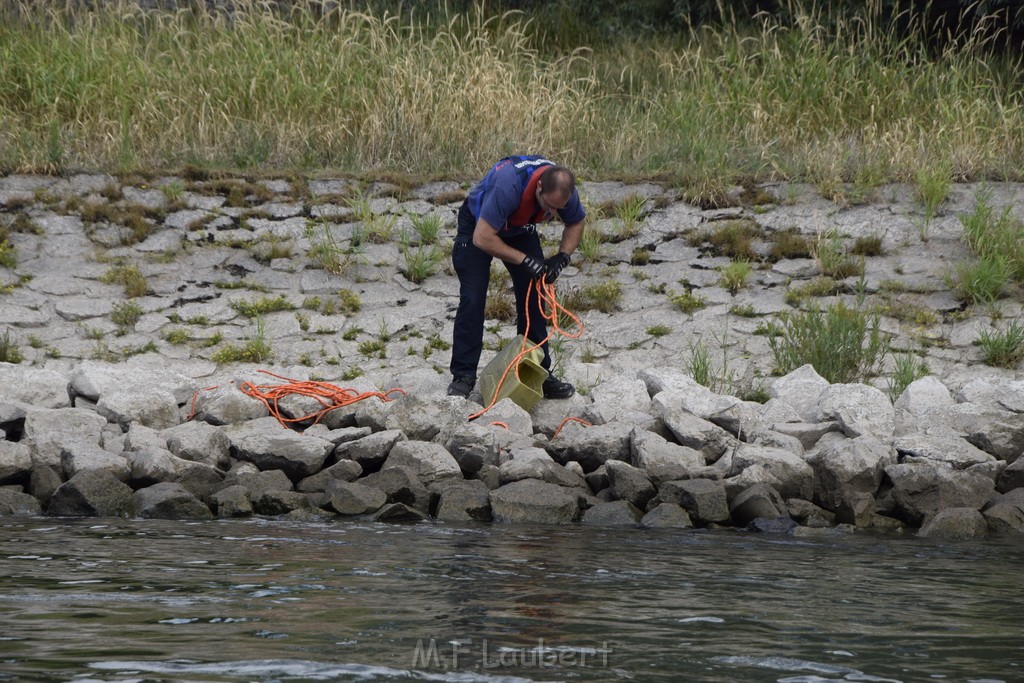 Uebung BF Taucher und Presse Koeln Zoobruecke Rhein P103.JPG - Miklos Laubert